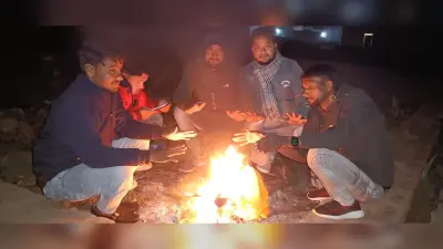 जिले में लगातार गिर रहा तापमान, लोग ले रहे हैं अलाव का सहारा
