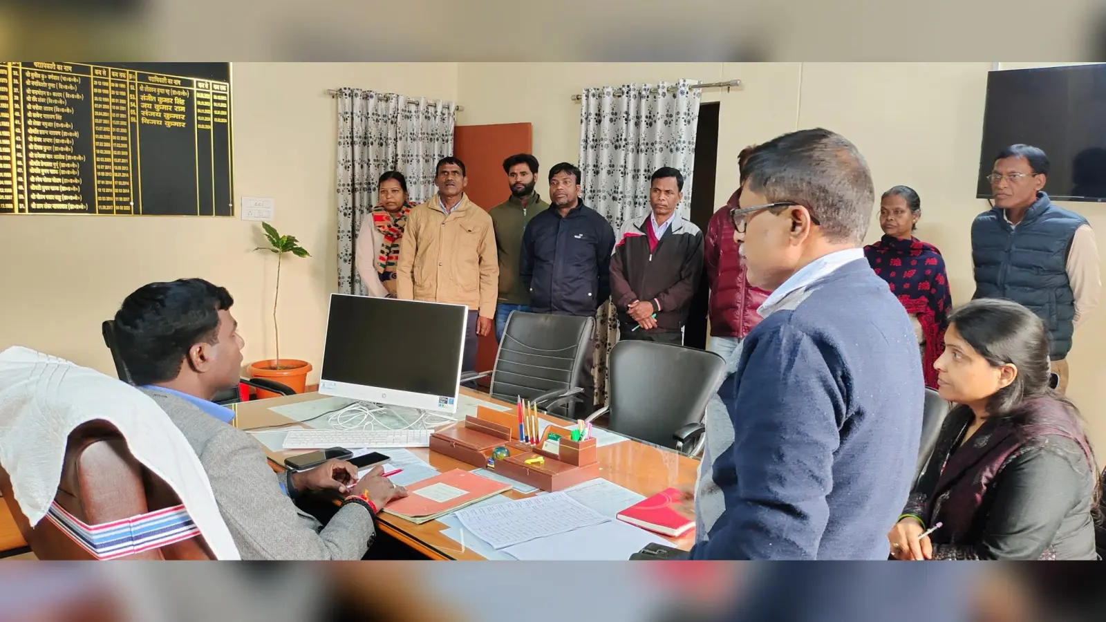 Ranchi news : डीसी ने कांके सीओ को शो कॉज करने और वेतन रोकने का दिया निर्देश
