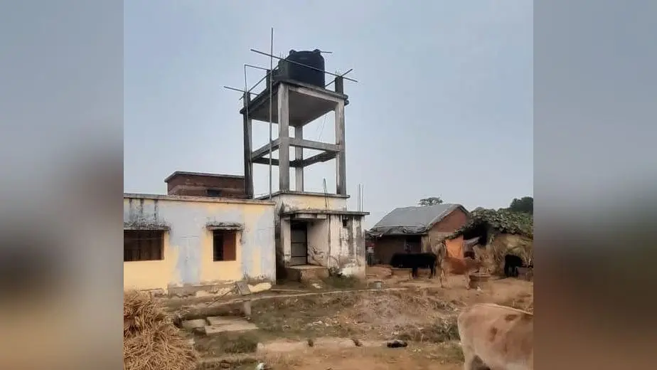 लहोरिया गांव के वार्ड नंबर 10 में बनाये गये वॉटर टावर से पेयजलापूर्ति है बाधित