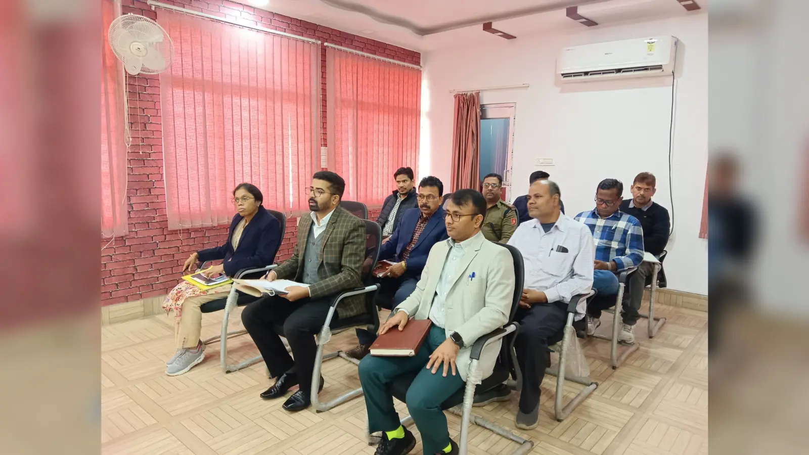 जिले में बालू के अवैध उठाव, परिवहन व भंडारण पर करें कार्रवाई : डीसी