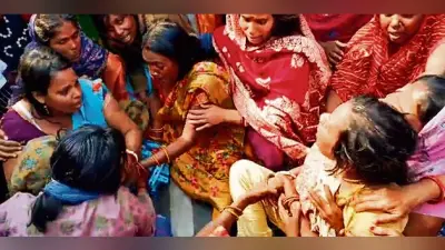 Hajipur News : ट्रैक्टर की चपेट में आने से दरवाजे पर खेल रहे बच्चे की मौत, लोगों ने जाम की सड़क