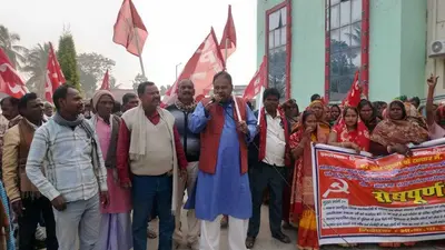 विभिन्न मांगों को ले भाकपा नेताओं ने किया धरना प्रदर्शन