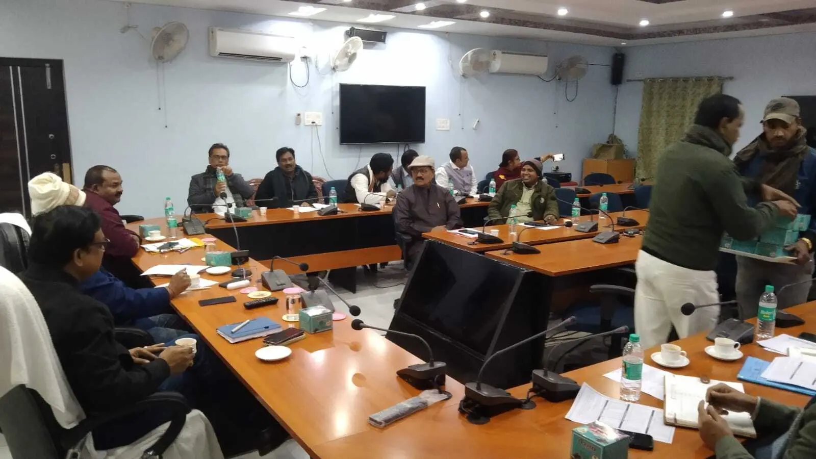 katihar news : राजनीतिक दल बीएलए नियुक्ति को लेकर पहल करें: प्रभारी डीएम