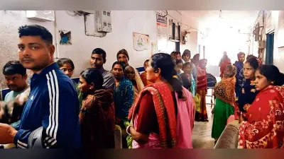 Hajipur News : जिले में मौसम में बदलाव से बीमार पड़ रहे लोग