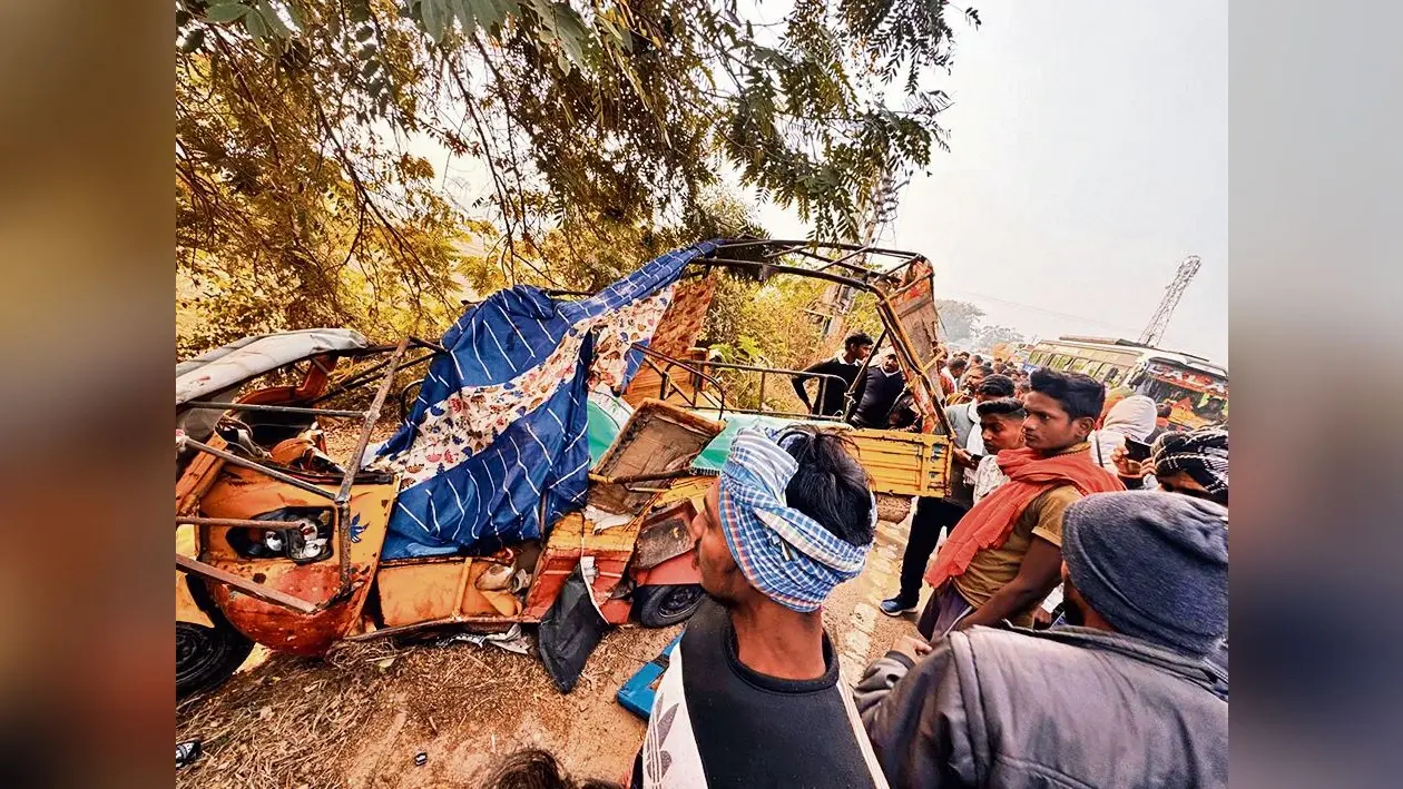 ट्रक और टेंपो की भिड़ंत में अधेड़ की गयी जान