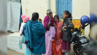 Deoghar News : छत पर खाना खाने के दौरान हाइटेंशन तार से लगा करंट, अधेड़ की मौत