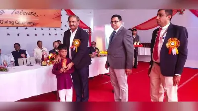 Chaibasa News : बेहतर शिक्षा प्राप्त कर आगे बढ़ें बच्चे, देश-प्रदेश का नाम रोशन करें : आयुक्त