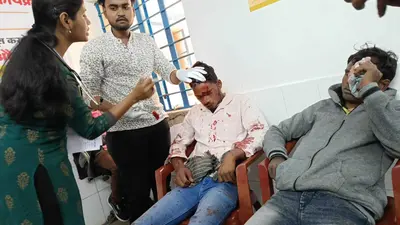 East Singhbhum : चाकुलिया में दो बाइकों की भिड़ंत में पांच घायल, सड़क के दोनों ओर झाड़ियां उगने के कारण हो रही दुर्घटना