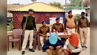 Bhagalpur news लग्जरी बस से काफी मात्रा में शराब बरामद, दो गिरफ्तार