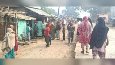 Bhagalpur news सड़क के उत्तर छह मीटर खाली करने का निर्देश, मापी करने पहुंचे कर्मी