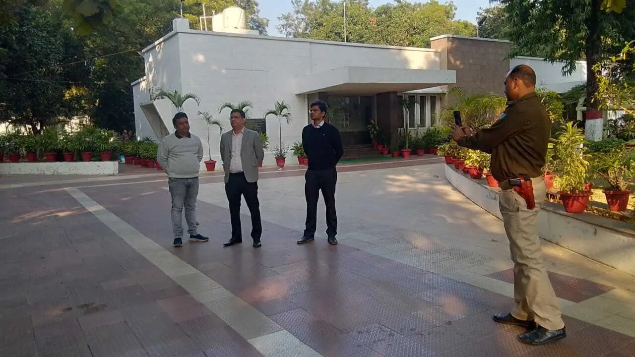 Deoghar news : नगर आयुक्त ने नगर निगम क्षेत्र के कई वार्डों का लिया जायजा, गंदगी देख जतायी नाराजगी