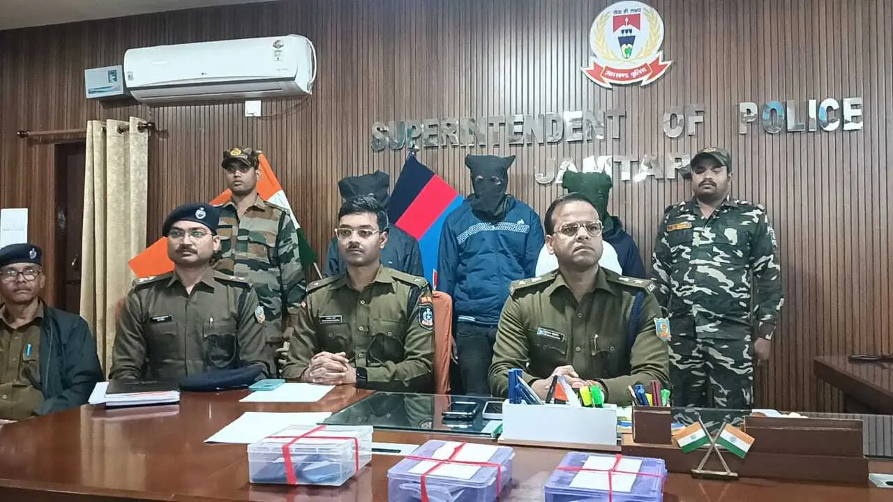 नाराणपुर थाना क्षेत्र से तीन साइबर ठग किये गये गिरफ्तार