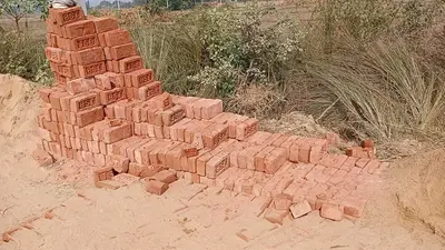 सड़क निर्माण में अनियमितता को लेकर ग्रामीणों में रोष