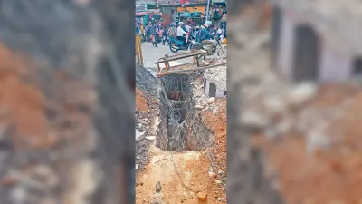 Ranchi News : फुट ओवरब्रिज का काम तीन माह से ठप, जुडको ने गड्ढा खोदकर छोड़ दिया