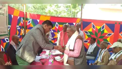 Chaibasa News : निरोग रहने के लिए योग करें वरिष्ठ नागरिक