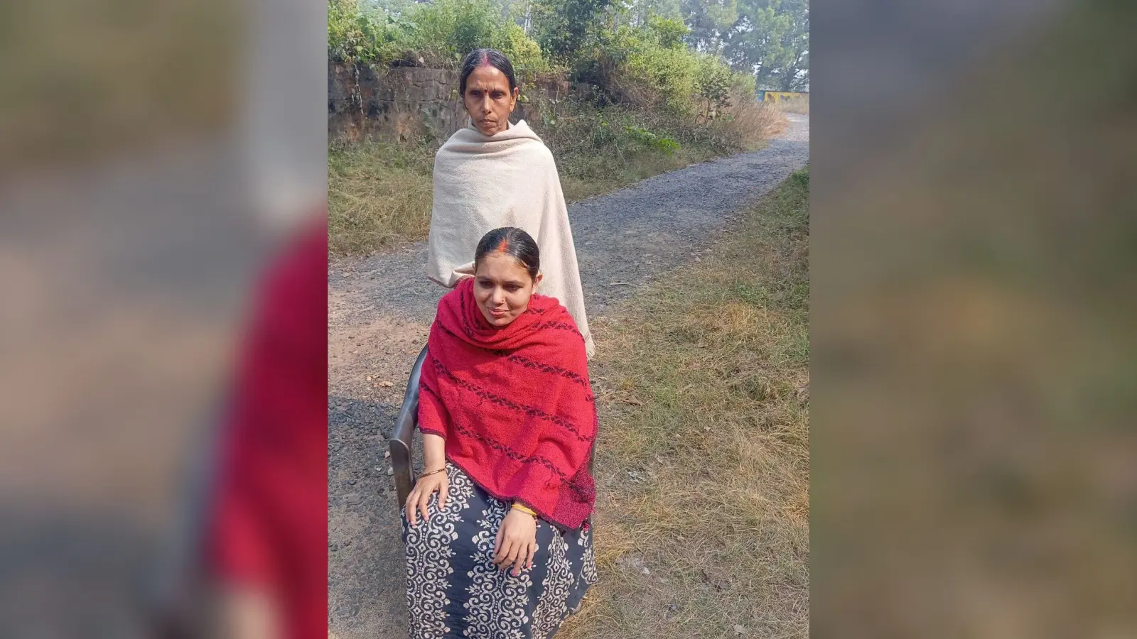 East Singhbhum : बीमार विवाहिता को ससुरालवालों ने छोड़ा, इलाज नहीं करा पा रही गरीब मां, पिता को परिवार से मतलब नहीं