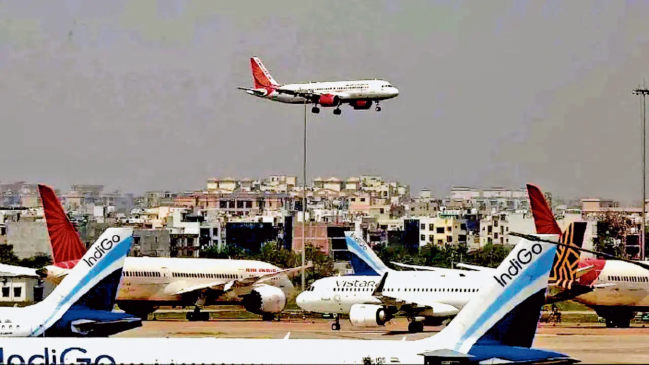 एयरपोर्ट पर कुहासे का कहर, दो घंटे तक विमानों का परिचालन रहा बंद