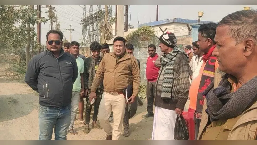 चोरों ने बाइक बाइक गैरेज में की चोरी