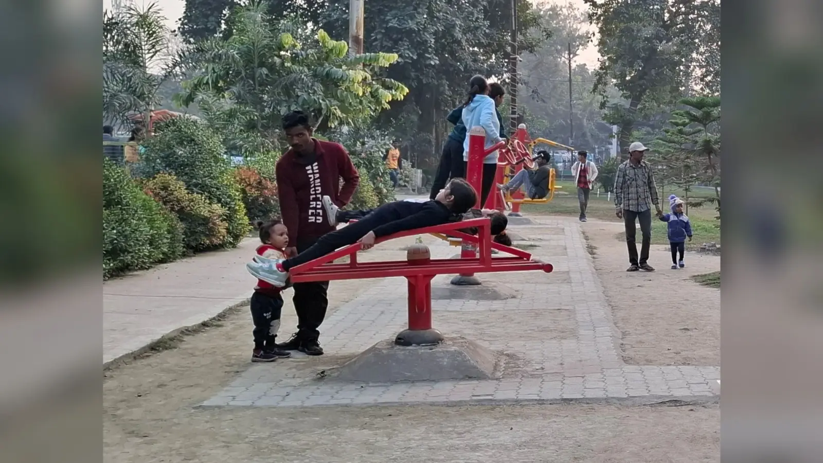 तीन दिनों के बाद खिली धूप, सर्द हवाओं ने सताया