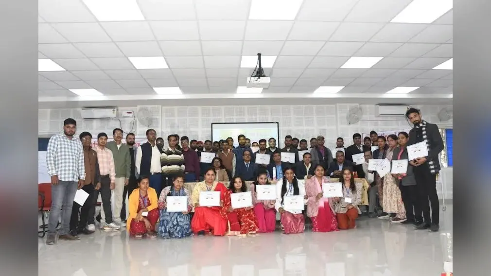दो दिवसीय राष्ट्रीय सेमिनार का हुआ समापन, प्रतिभागियों को दिया गया प्रमाण पत्र