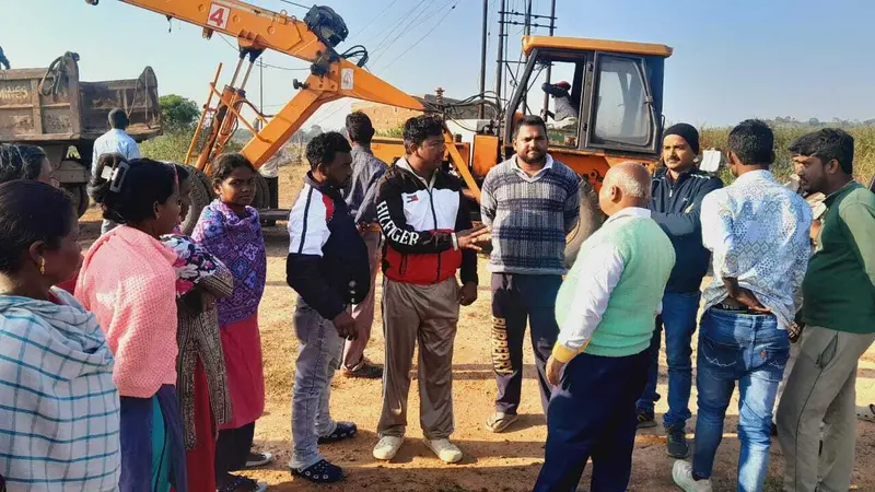 Deoghar news :विस्थापन की मांग को लेकर अड़े विस्थापित, प्रबंधन व आउटसोर्सिंग कंपनी के साथ विफल रही वार्ता