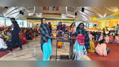 Deoghar News : गुरु का नियमित करें ध्यान, जीवन में सकारात्मक प्रभाव पड़ेगा : स्वामी सत्संगीजी