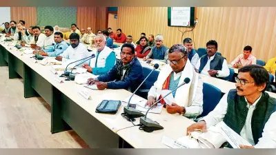 जब जनप्रतिनिधि और अधिकारी हुए आमने-सामने