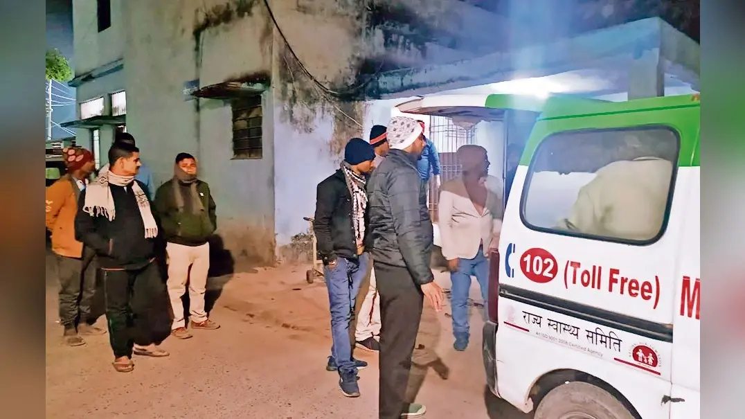 hajipur news. तेज रफ्तार ट्रक ने बाइक में मारी टक्कर, पत्नी की मौत, बाल-बाल बचा पति