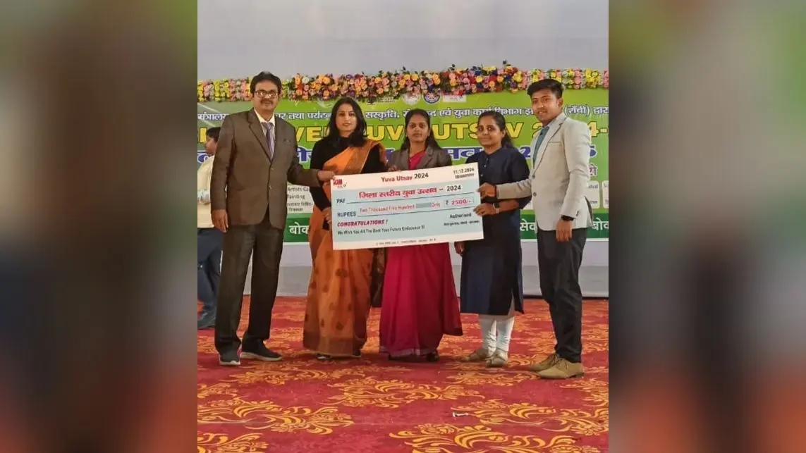 Bokaro News: जिला स्तरीय भाषण प्रतियोगिता में रजनी ने मारी बाजी
