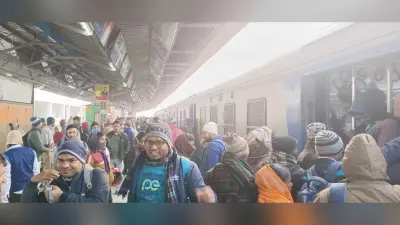 सुबह-शाम ठिठुरन से कांप रहे लोग