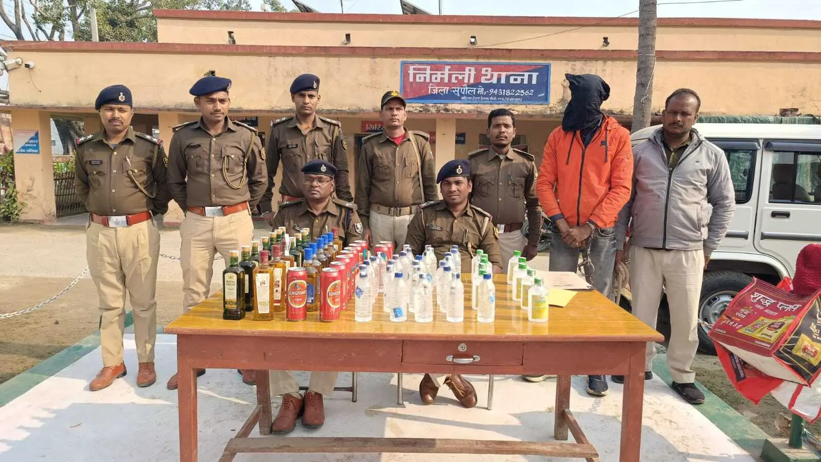 84 बोतल देसी-विदेशी शराब के साथ तस्कर गिरफ्तार