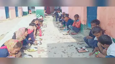 महीने बाद बच्चों को नसीब हुआ अंडा तो कहीं मौसमी फल से करना पड़ा संतोष