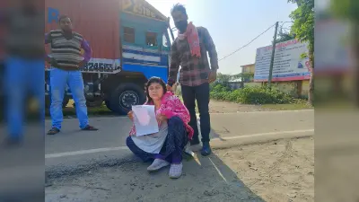 ससुरालवालों ने दहेज को ले नव नविवाहिता के साथ सड़क पर की मारपीट