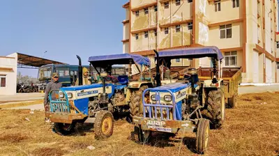 बालू ढुलाई में लगे दो ट्रैक्टर जब्त