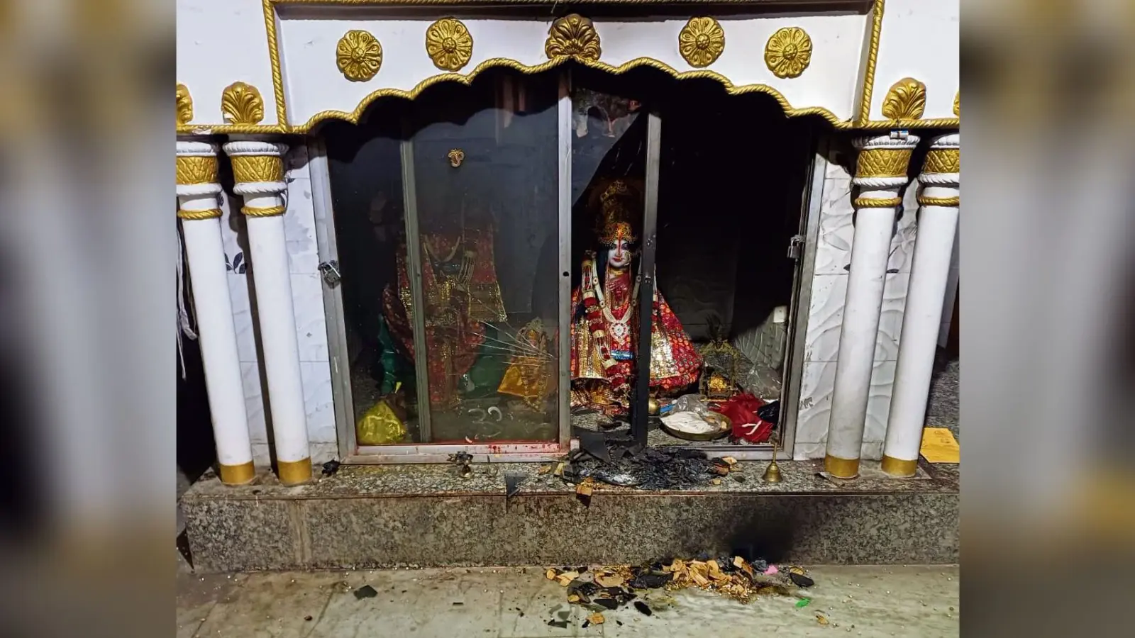 Chhapra News : असामाजिक तत्वों ने विशाल नाथ मंदिर के शीशे को किया क्षतिग्रस्त