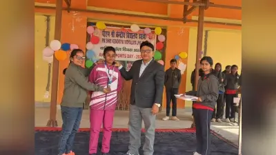 100 मीटर दौड़ में छात्र-छात्राओं ने दिखाया दम