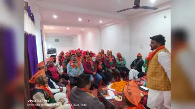 बैठक में बूथ अध्यक्षों को किया गया सम्मानित