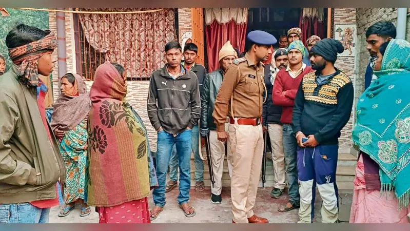 hajipur news. घर का ग्रिल काट कर नकद व आभूषण की चोरी