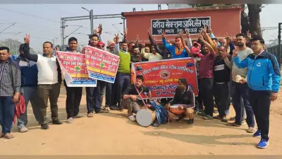 यूनियन मान्यता चुनाव में इसीआरईयू की जीत पर जश्न