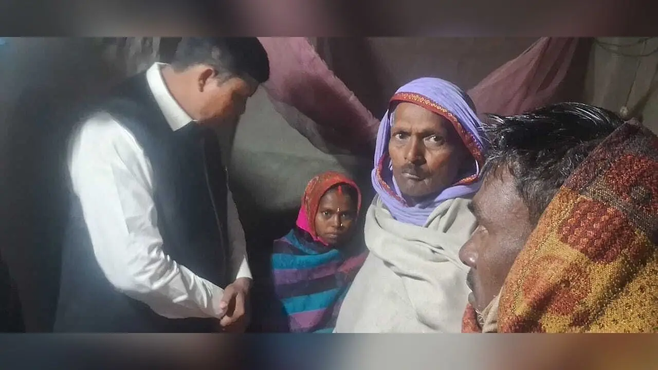 युवा शक्ति के जिलाध्यक्ष ने निसहाय परिवार को किया सहयोग