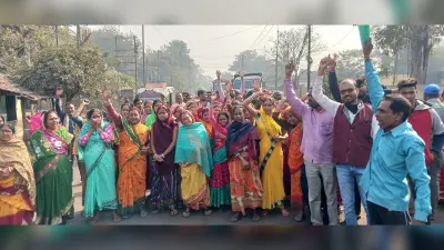 Dhanbad News : प्रदूषण व जलसंकट के विरोध में सड़क पर उतरे भौंरा के लोग, ट्रांसपोर्टिंग ठप