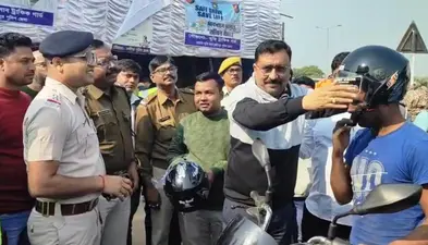 जंगीपुर पुलिस ने चांदेर मोड़ में लगाया नेत्र जांच शिविर