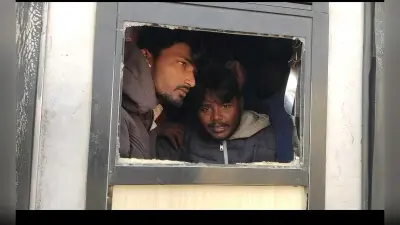 ट्रेन छूटने और टिकट वापसी में 40 रूपया काटने पर छलका प्रवासियों का दर्द