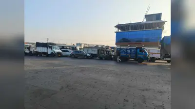 सड़क हादसे में कर्मी की मौत, एक घंटे तक टोल प्लाजा रखा जाम