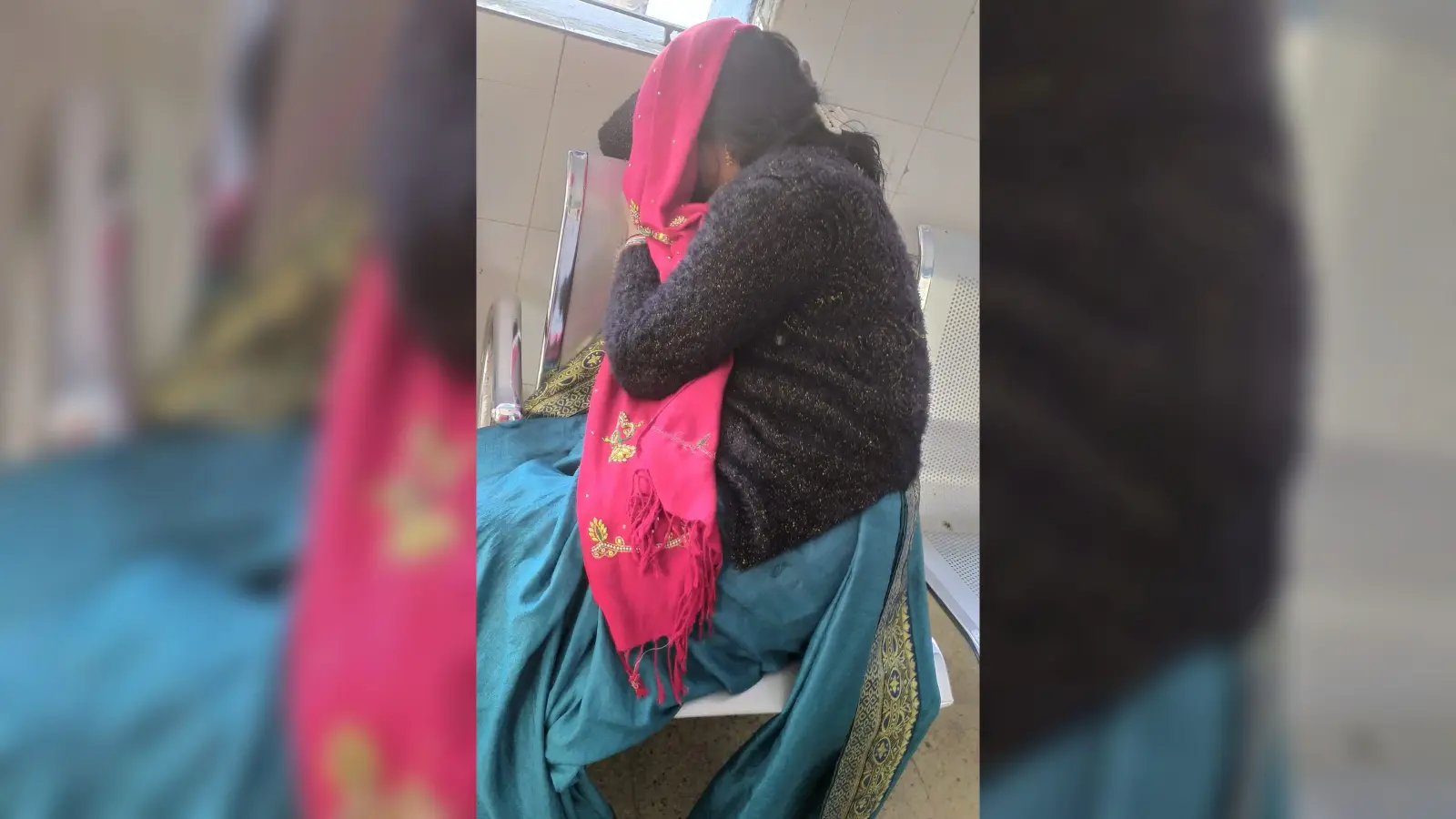 चलती ऑटो से महिला का बैग छीन कर उचक्का फरार