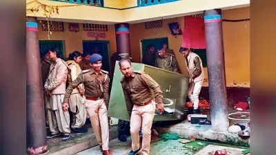 Gaya News : हत्याकांड के फरार आरोपितों के घर हुई कुर्की, मकान पर चला बुल्डोजर