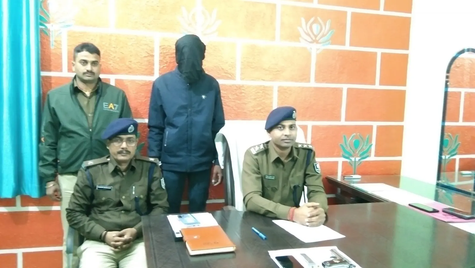 लोडेड पिस्टल के साथ एक बदमाश गिरफ्तार