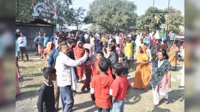 Dhanbad News : पीओ को कार्यालय से खींच कर ले गयी उग्र भीड़ और की पिटाई, भाग खडे़ हुए कार्मिक प्रबंधक