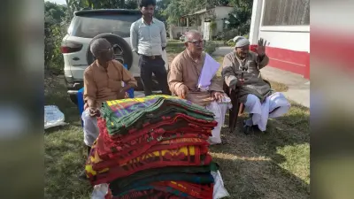 बुजुर्गों के बीच किया गया कंबल का वितरण