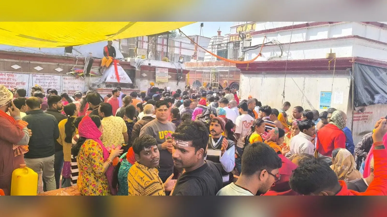 अगहन पूर्णिमा पर बाबा फौजदारीनाथ मंदिर में भक्तों का सैलाब, 75 हजार ने किया जलार्पण